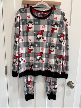 Women's Snowman Plaid Pajama Set - Gray & Red
